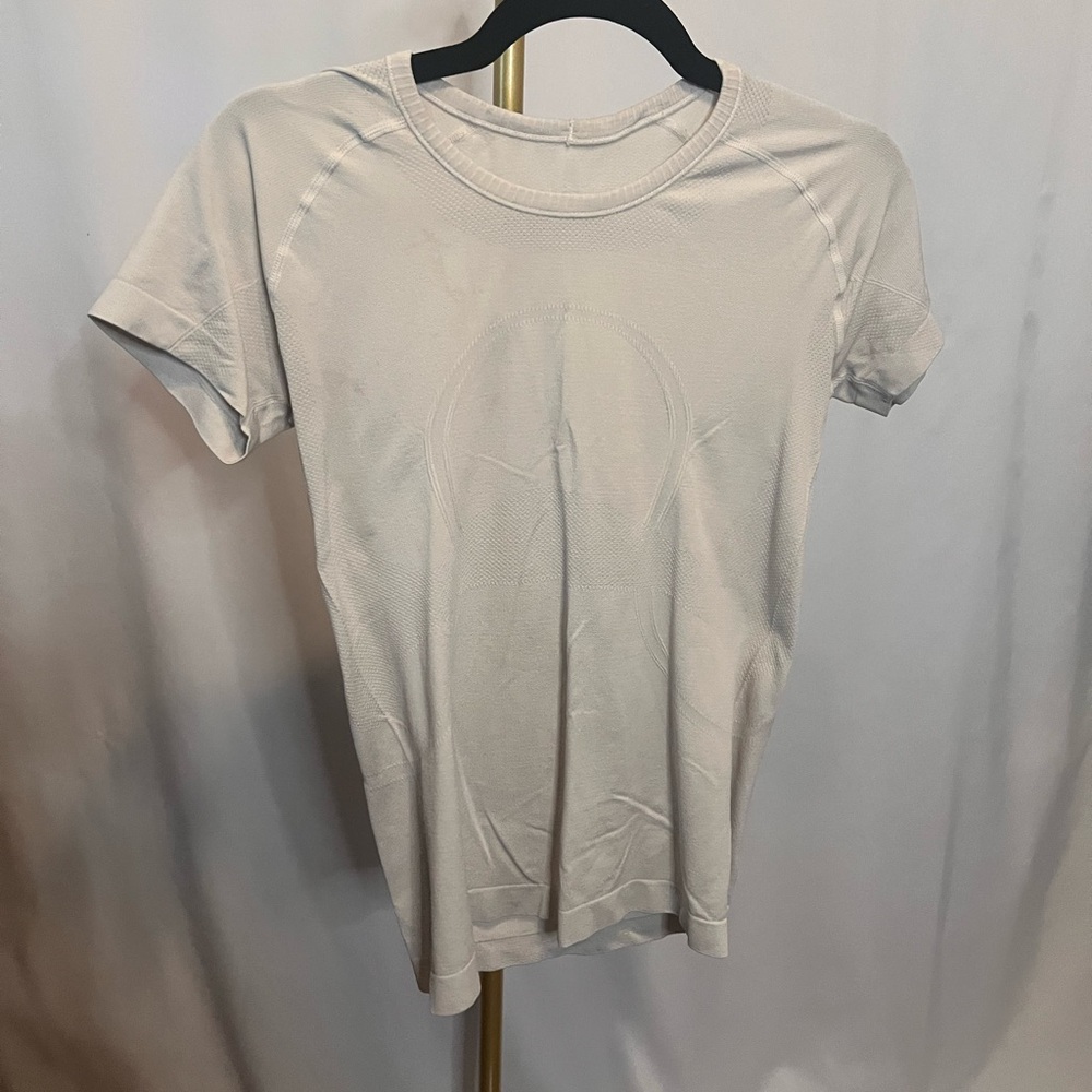 Lululemon short sleeve swiftly tech, shirt, size 6, grey  (B4)